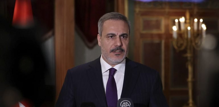 Dışişleri Bakanı Fidan yeni büyükelçilere görevlerini