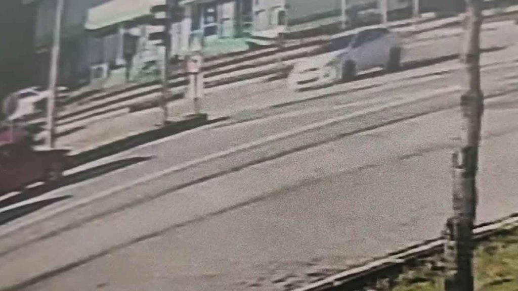 sakarya'da-feci-kaza!-motosiklete-carpmamak-icin-manevra-yaparken-takla-atti-–-tgrt-haber