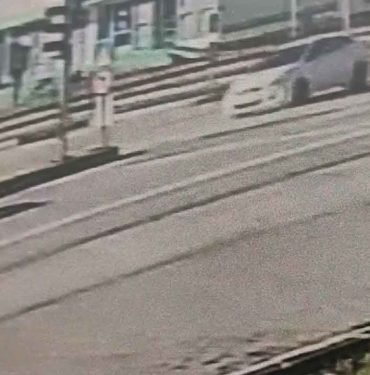 Sakarya'da feci kaza! Motosiklete çarpmamak için manevra yaparken takla attı - TGRT Haber 2 sakarya'da-feci-kaza!-motosiklete-carpmamak-icin-manevra-yaparken-takla-atti-–-tgrt-haber
