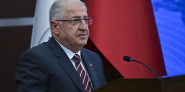 bakan-guler'den-sehit-askerler-icin-taziye