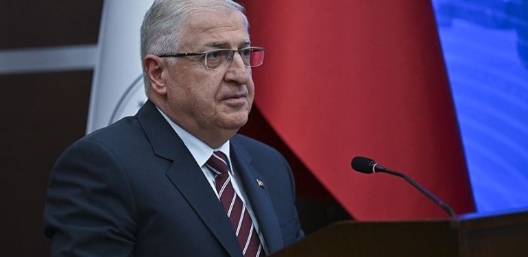 bakan-guler'den-sehit-askerler-icin-taziye