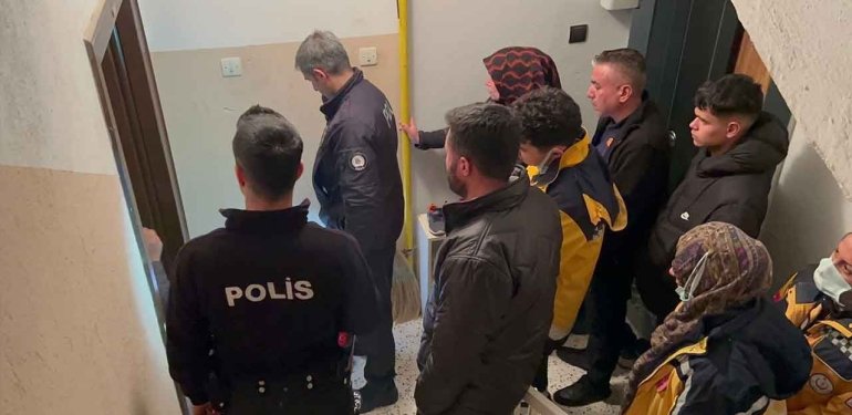 Haber alınamayan yaşlı adam evinde ölü