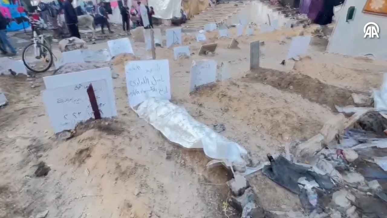 gazze’de-hastanenin-cevresi-mezarliga-dondu