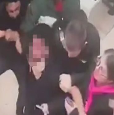 Hasta yakınından hemşireye dayak: Dehşet anları kamerada 9 hasta-yakinindan-hemsireye-dayak:-dehset-anlari-kamerada