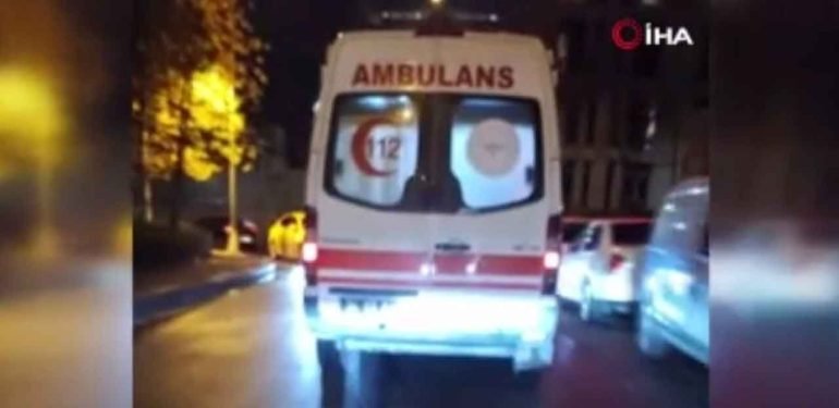 Alkollü sürücü ambulansa çarptı peşine takılınca kendini polis merkezinde buldu - TGRT Haber 1 alkollu-surucu-ambulansa-carpti-pesine-takilinca-kendini-polis-merkezinde-buldu-–-tgrt-haber