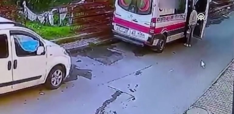 İstanbul’da ambulansla uyuşturucu taşıdılar! Şüpheliler sağlık çalışanı çıktı