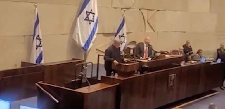 İsrail Meclisi'nde Netanyahu'yu konuşturmadılar! Esir ailelerinden protesto – TGRT Haber