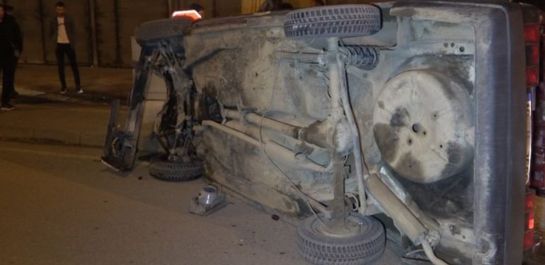 Otomobil yan yola uçtu, sürücü ortadan kayboldu – TGRT Haber