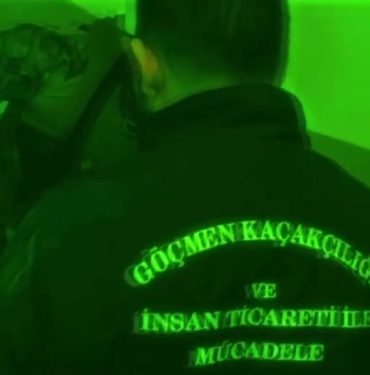 son-dakika!-insan-kacakcilarina-agir-darbe!-192-organizator-ve-4-bin-568-duzensiz-gocmen-yakalandi