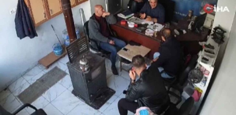 malatya'da-deprem-yine-korkuttu!-panik-anlari-goruntulere-boyle-yansidi