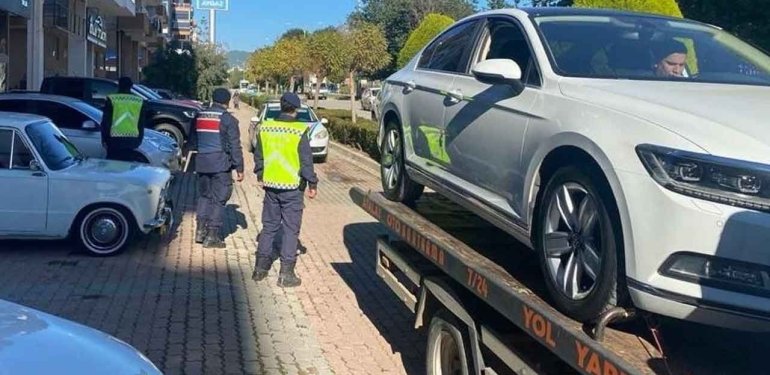 Tefecilik yapıp intihara sürükleyen Çukur Çetesi bir annenin feryadıyla çökertildi