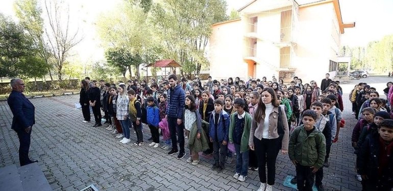 Milli Eğitim Bakanı Tekin duyurdu: Şehitler için tüm okullarda saygı duruşunda bulunulacak