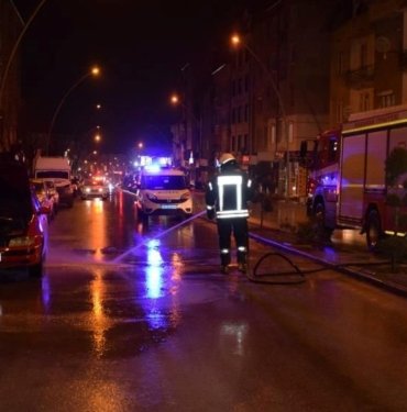 Karaman’da otomobil yandı: Yol bir süre trafiğe kapatıldı