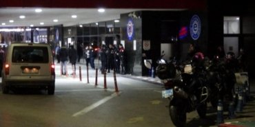 İzmir’de şüpheli araç kovalayan motosikletli polisler kaza yaptı: 2 yaralı