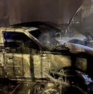 Sultangazi’de oto tamirhanesinde yangın: 2 otomobil ve 1 motosiklet küle döndü