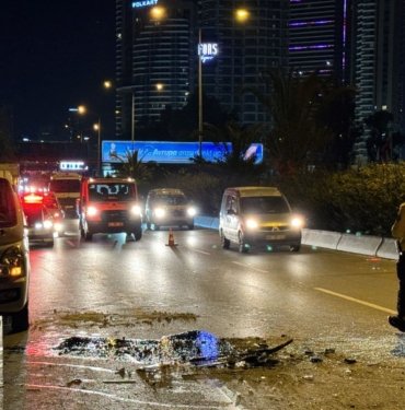 İzmir’de kaza: Belediye kamyonuna çarpan panelvanın sürücüsü yaralandı