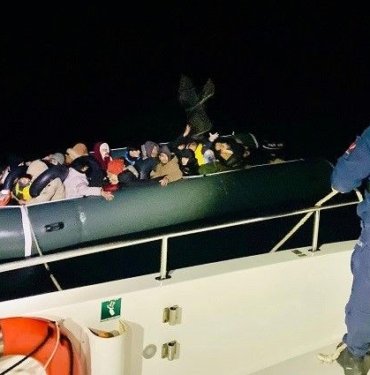 İzmir açıklarında 45 düzensiz göçmen kurtarıldı, 185 düzensiz göçmen yakalandı