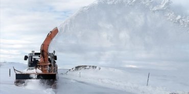 Van, Hakkari, Bitlis ve Muş’ta kardan kapanan yolları açma çalışmaları sürüyor