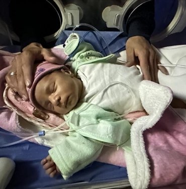 Filistin Kızılayı: İsrail’in engellemeleri nedeniyle Gazze’de her gün 180 kadın tehlikeli koşullarda doğum yapıyor