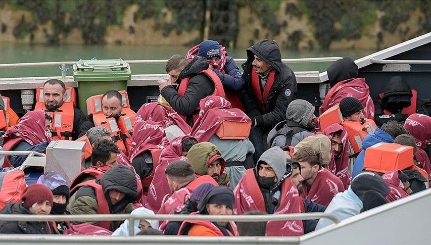 Manş Denizi üzerinden İngiltere’ye geçmeye çalışan 4 düzensiz göçmen hayatını kaybetti