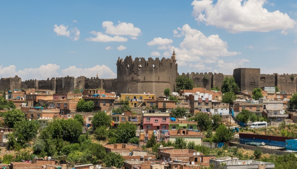 Diyarbakır’da “dur” ihtarına uymayan araçta uyuşturucu ele geçirildi