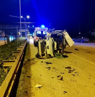 TIR’a çarpıp takla atan araçta 1 ölü, 1 yaralı