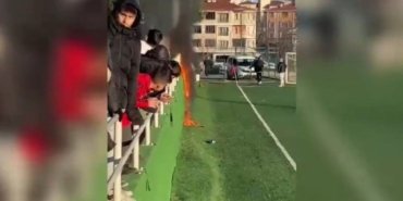 Karabük’te U16 maçında tribünde yangın çıktı