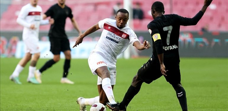 Yılport Samsunspor, sahasında EMS Yapı Sivasspor’u 2-0 yendi
