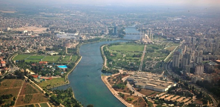 Adana’da müstakil evin damında çıkan yangın söndürüldü