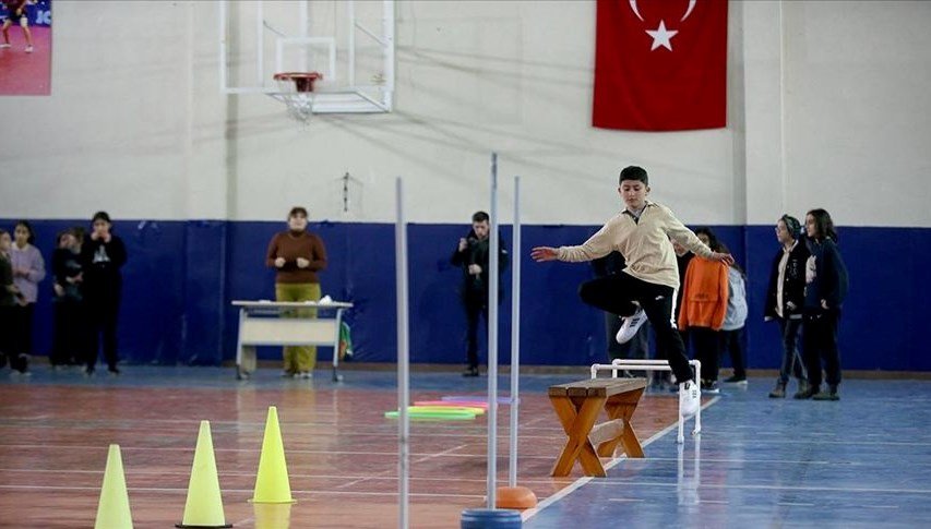 Okullarda karne öncesi “kış şenliği” etkinlikleri başladı