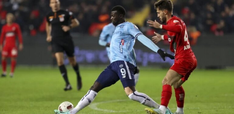 Galatasaray'a sürpriz isim: M'Baye Niang