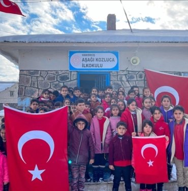 MSB, şehitlere saygı duruşunda bulunan öğrencilere teşekkür etti