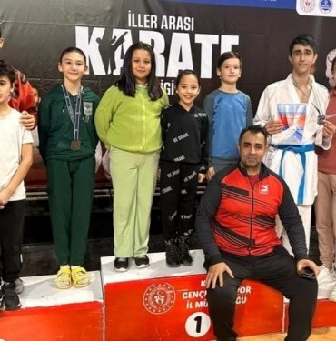 Denizlili sporcular karate turnuvasından derecelerle döndü