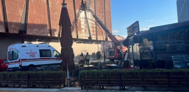 Çanakkale’de AVM’de korkutan yangın