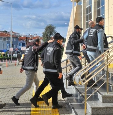 İzmir’de 1 milyar 142 milyon dolar aklayan şebeke çökertildi