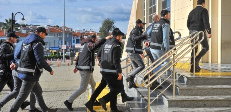 İzmir’de 1 milyar 142 milyon dolar aklayan şebeke çökertildi