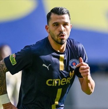 Süper Lig’de gol krallığı yarışındaki tek Türk olan Aytaç Kara en golcü sezonunu geçiriyor