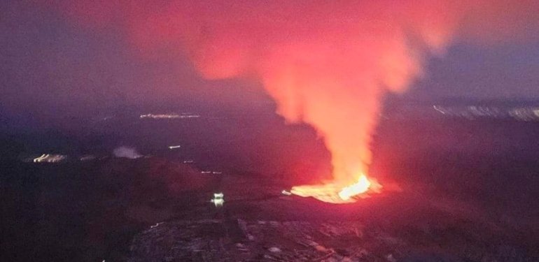 İzlanda’nın Reykjanes Yarımadası’nda yanardağ patladı
