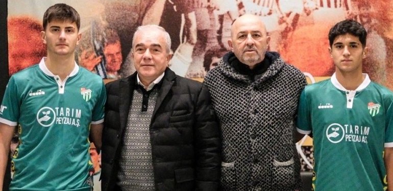 Bursaspor Kulübü, Ahmet Hakan Atış ve Ahmet Berke Ay’la profesyonel sözleşme imzaladı