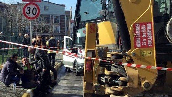 Kocaeli’de iş makinesinin çarptığı bebek öldü, anne ve çocuğu yaralandı