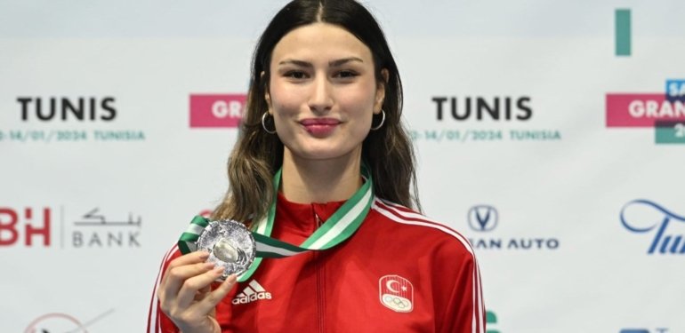 Milli eskrimci Nisanur Erbil, Türkiye’ye bir ilki yaşattı