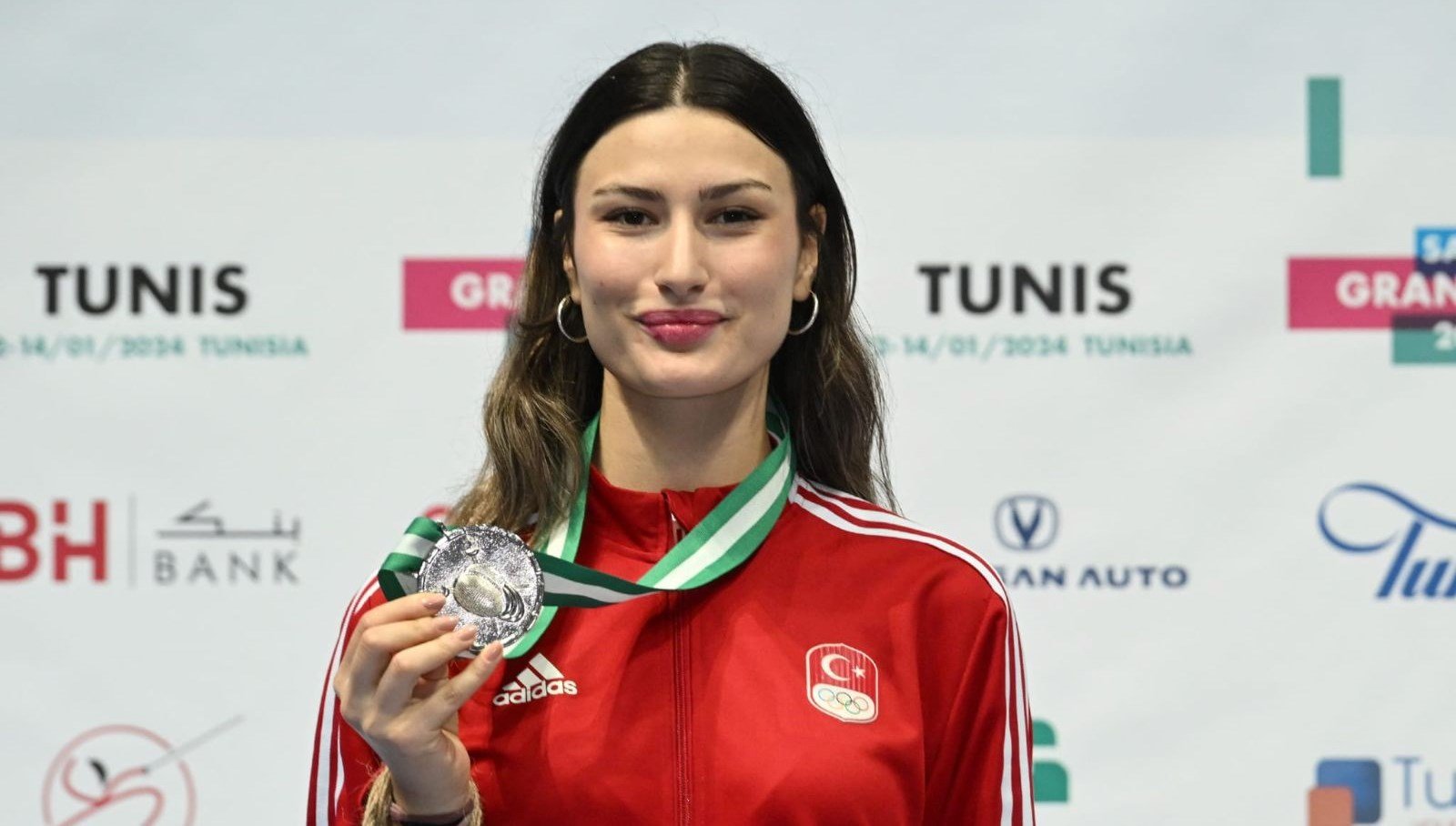 Milli eskrimci Nisanur Erbil, Türkiye’ye bir ilki yaşattı