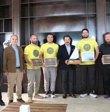 Yelkende Türkiye rekoru: Fenerbahçe Doğuş Yelken ekibi 10 gün 2 saatte dört denizi aştı