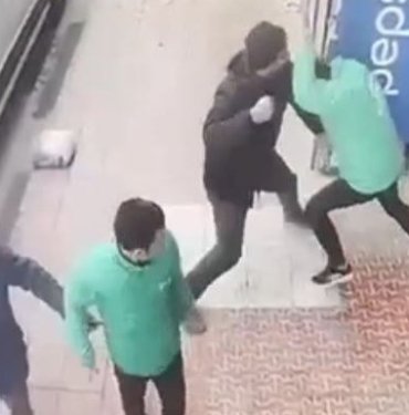 Aksaray’da taşlı yumruklu “yol verme” kavgası