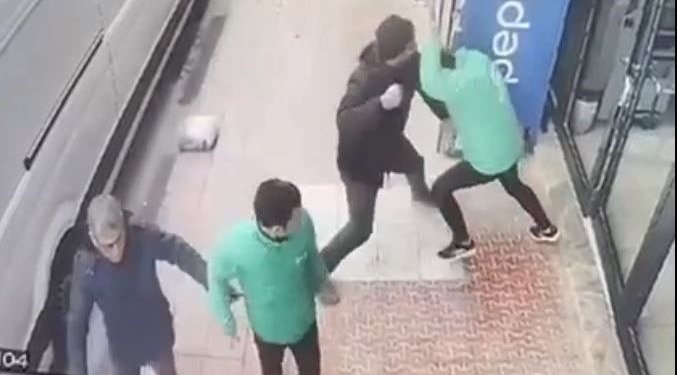 Aksaray’da taşlı yumruklu “yol verme” kavgası