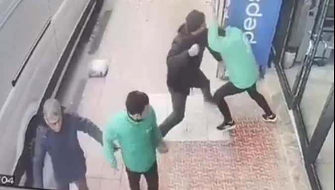 Aksaray’da taşlı yumruklu “yol verme” kavgası