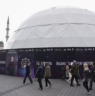 Nefesler tutuldu: İlk insanlı uzay yolculuğu meydanlardan izlenecek