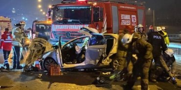 Sultangazi’de feci kaza | Makas atan araç, dampere çarptı: 1 ölü, 2 yaralı