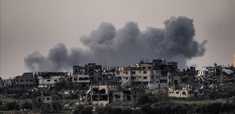İsrail savaş uçaklarının Refah’ta bir ailenin evini bombalaması sonucu 19 kişi öldü