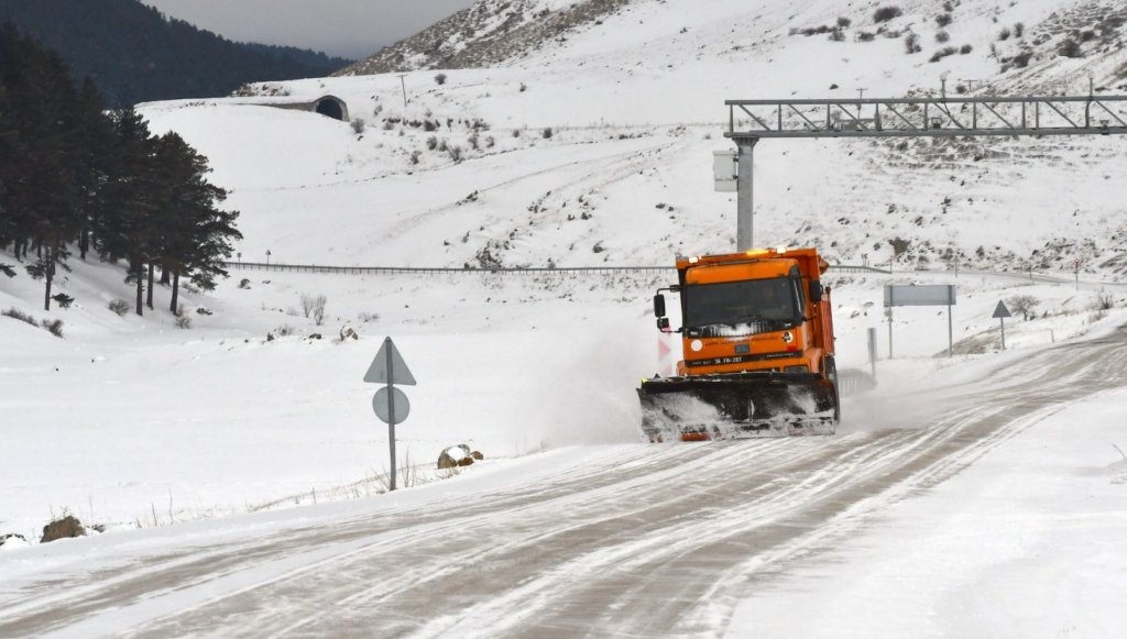Erzurum ile Tunceli’de kar ve tipi engeli